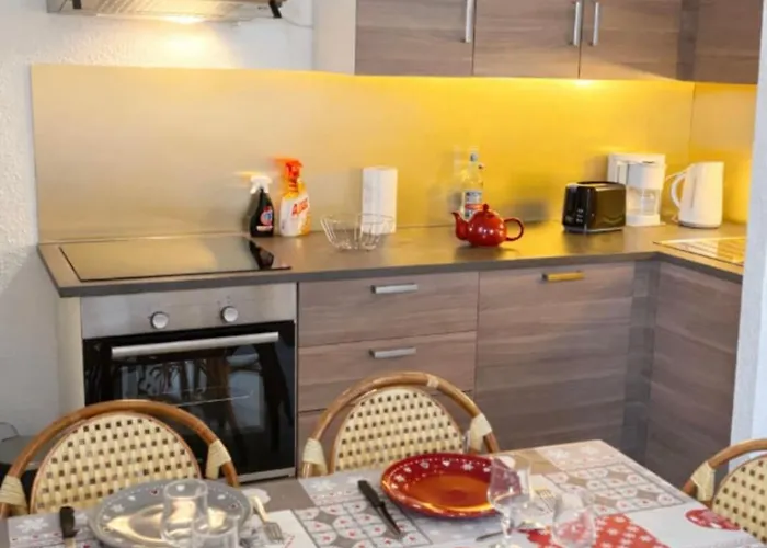 Charming With Balcony In Montalbert Апартаменты Ла-Плань