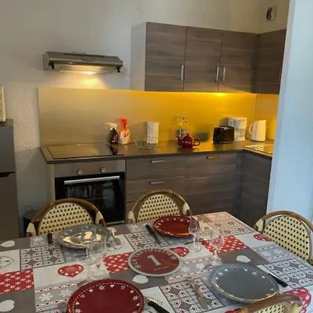 Charming With Balcony In Montalbert