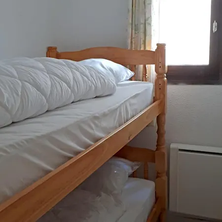 Charming With Balcony In Montalbert